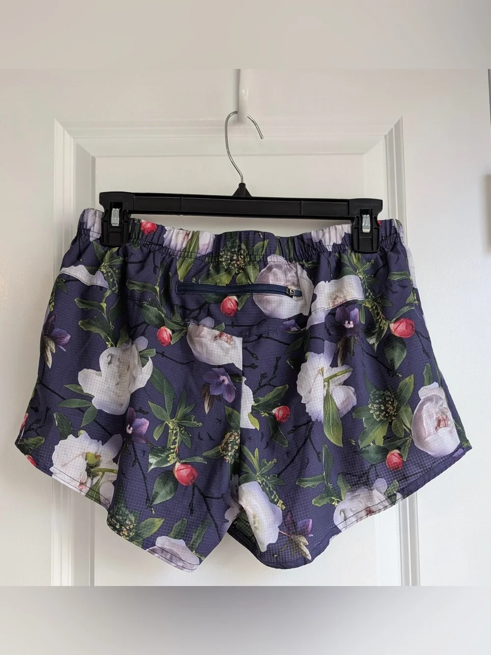 Oiselle Women’s Roga Athletic Shorts Size 6 in Navy Floral